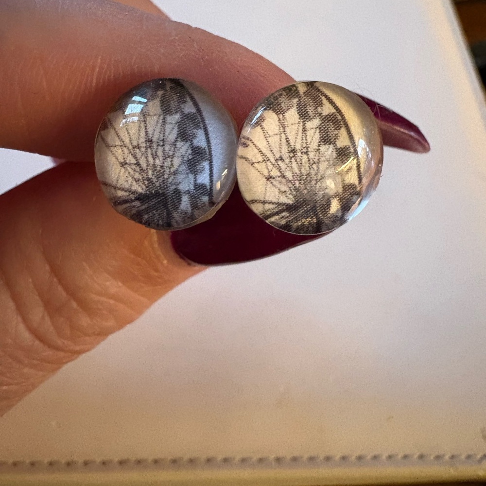 Fun Ferris wheel Black and White Stud Earrings